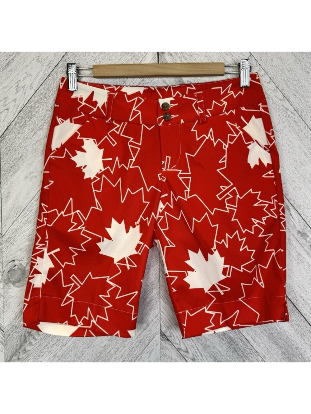 Loudmouth Golf Canada Shorts Womens Size 2 Red Maple Leaf Print 10" Inseam